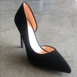 Delicious Women’s Pointed Toe Pumps in Black